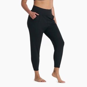 Vuori NWT Lux Harem pants black - Medium - New